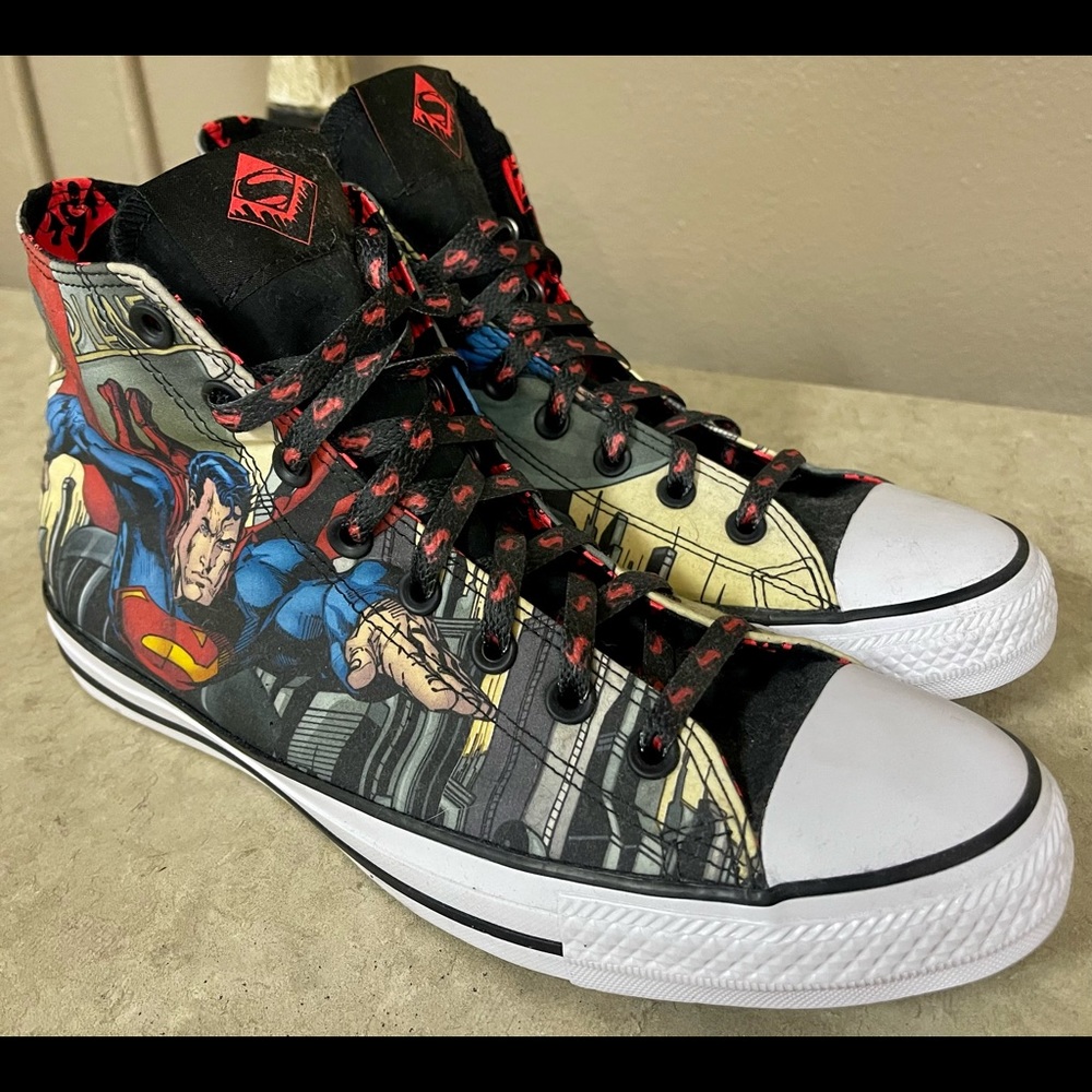 Converse Superman edition